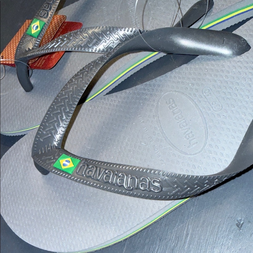 Havaianas Gray and Black Flip Flops NWT BEACH, lake, boat, summer, casual sandal - Picture 2 of 6